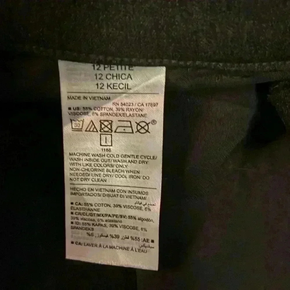 Old Navy high rise Pixie secret smooth pants - petite - Picture 4 of 5